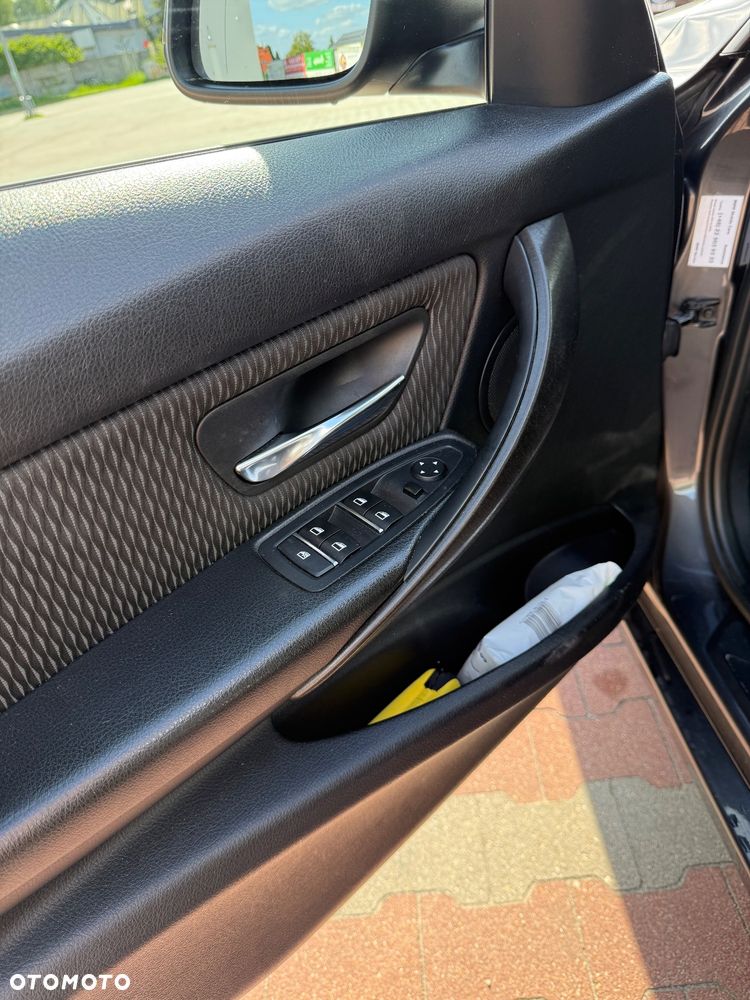 BMW Seria 3 318i Advantage - 13