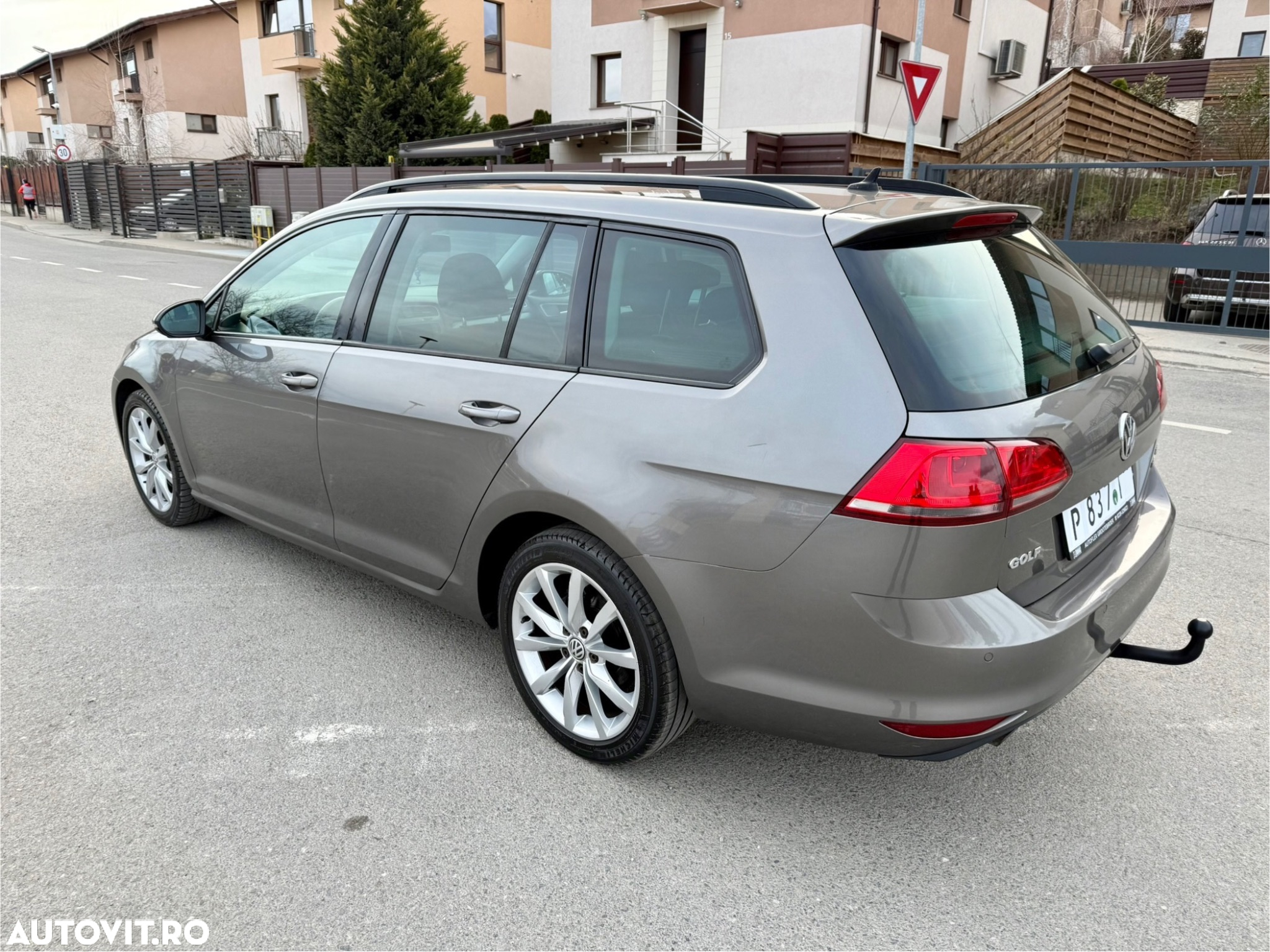 Volkswagen Golf 1.6 BlueTDI DSG Comfortline - 3