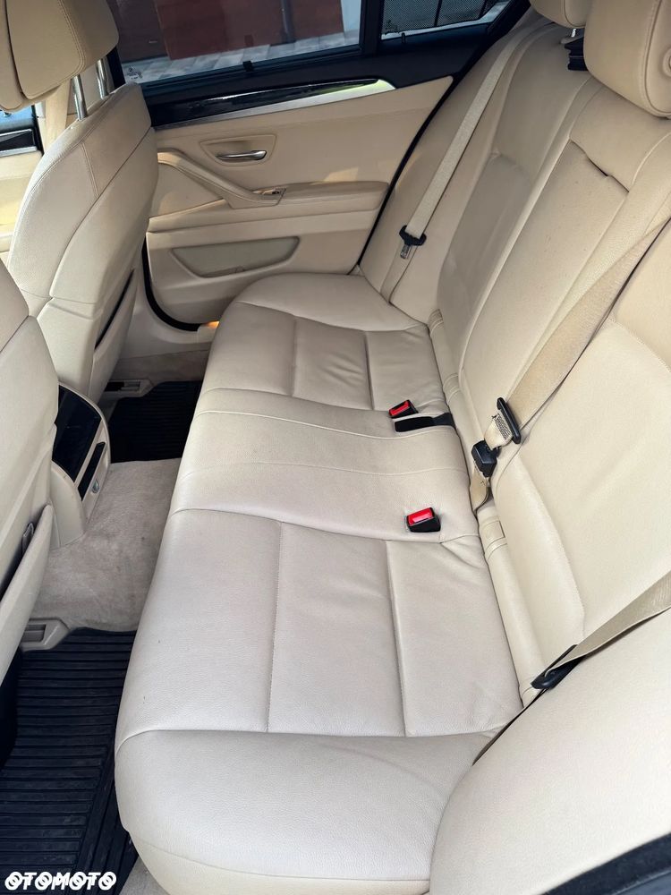 BMW Seria 5 525d xDrive - 10