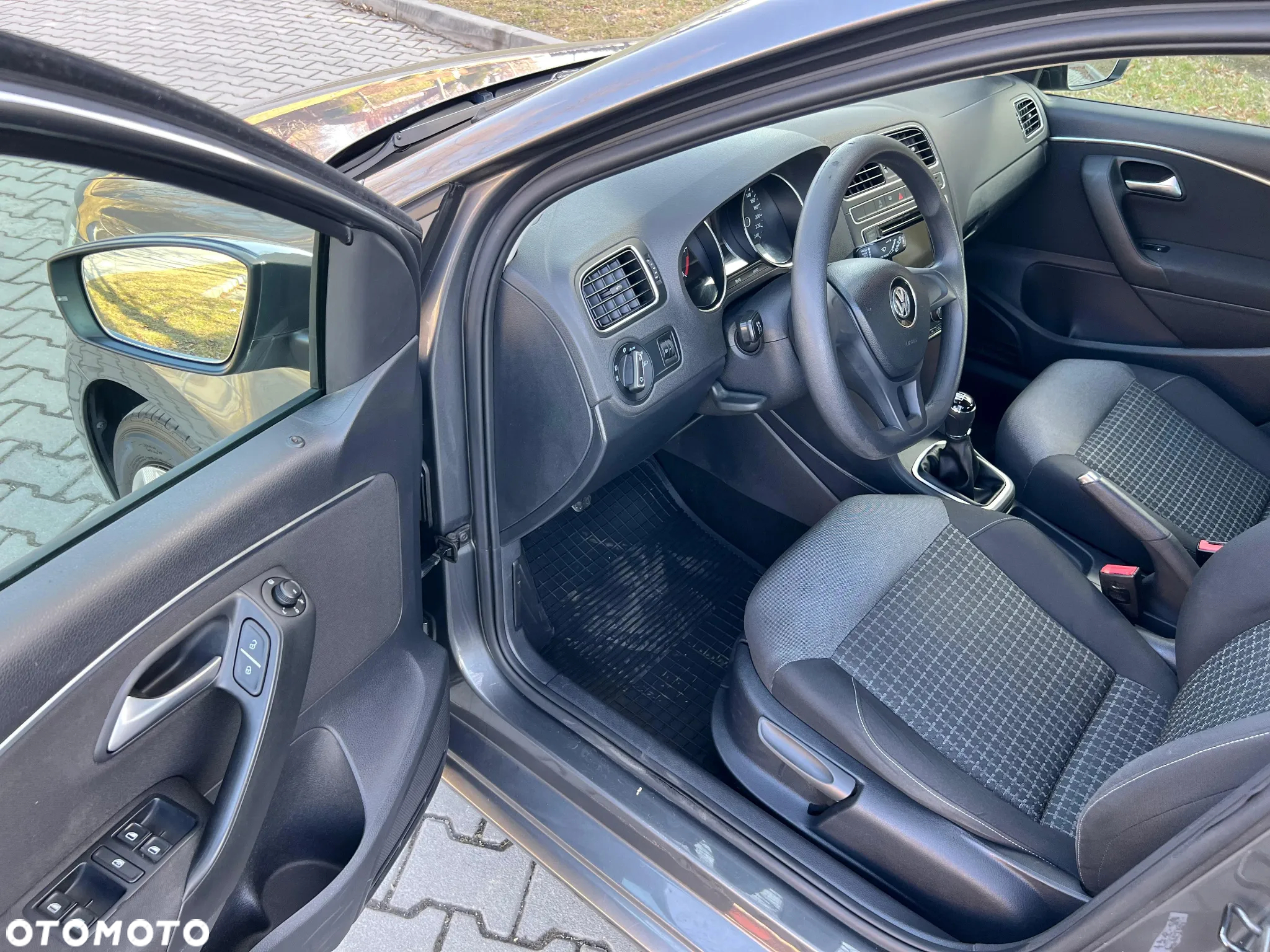 Volkswagen Polo 1.4 TDI (Blue Motion Technology) Comfortline - 9