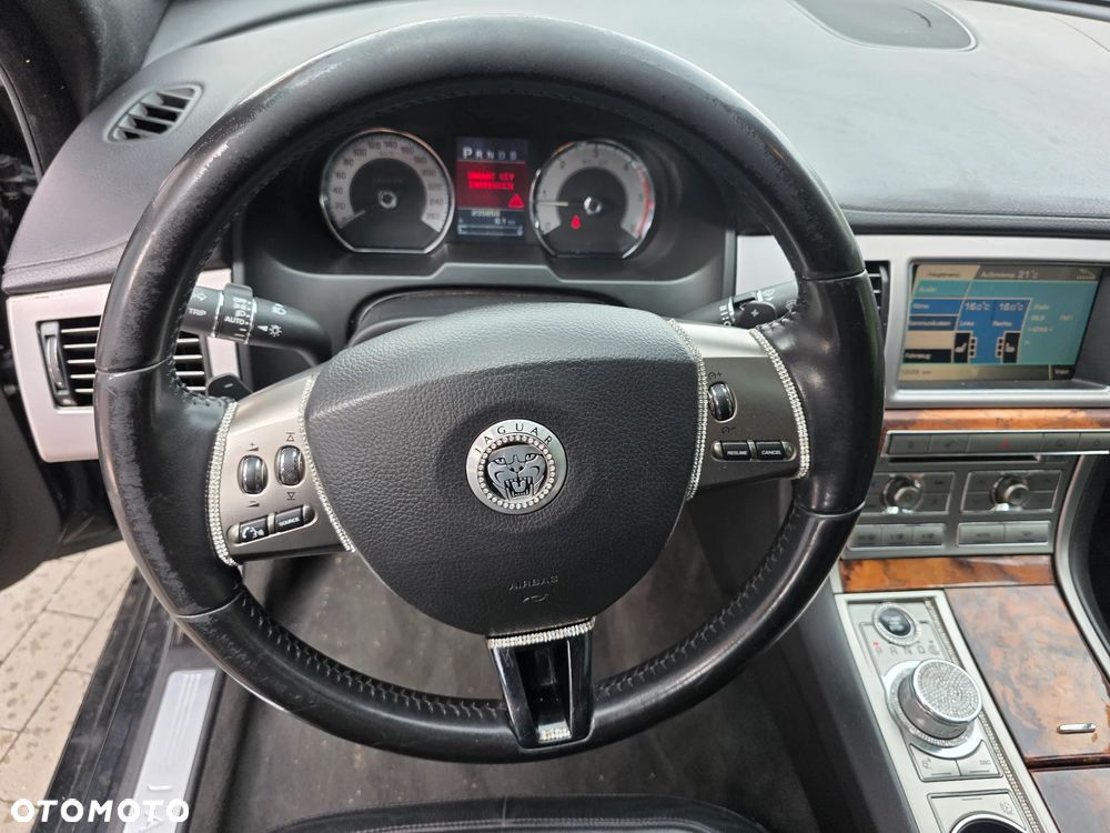 Jaguar XF 2.7 V6 D Premium Luxury - 12