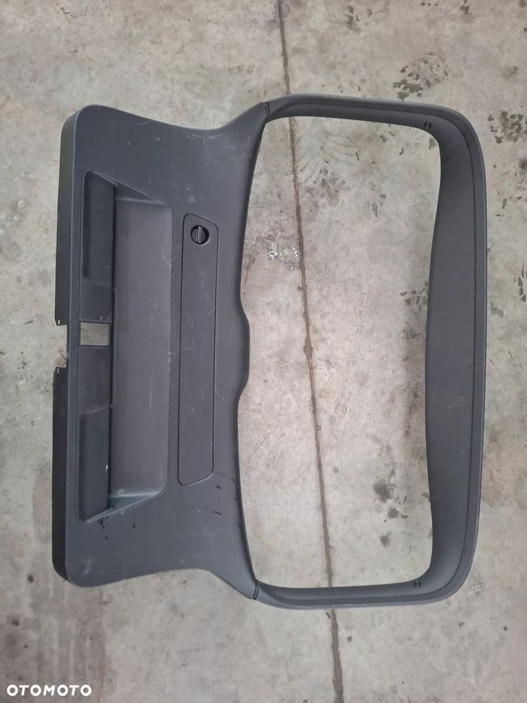AUDI Q2 OSPONA PLASTIK KLAPY BAGAŻNIKA - 1
