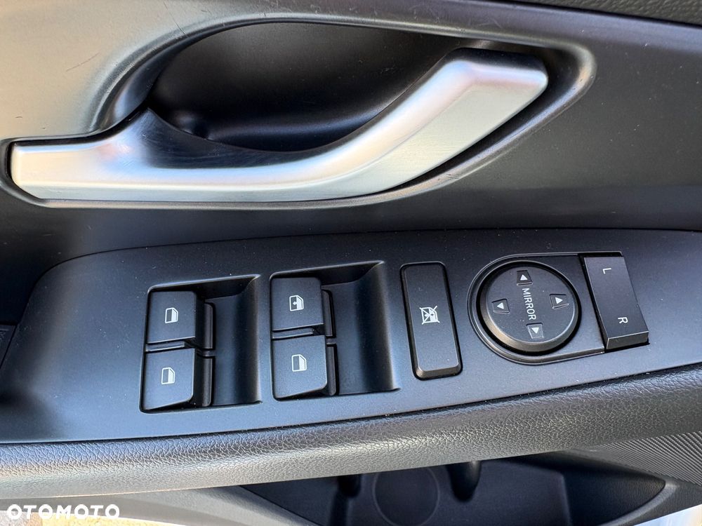 Hyundai i30 1.5 DPI Classic + - 23