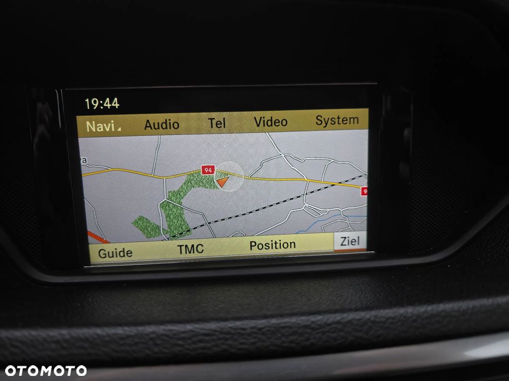 Mercedes-Benz Klasa E 350 CDI DPF BlueEFFICIENCY 7G-TRONIC Elegance - 36