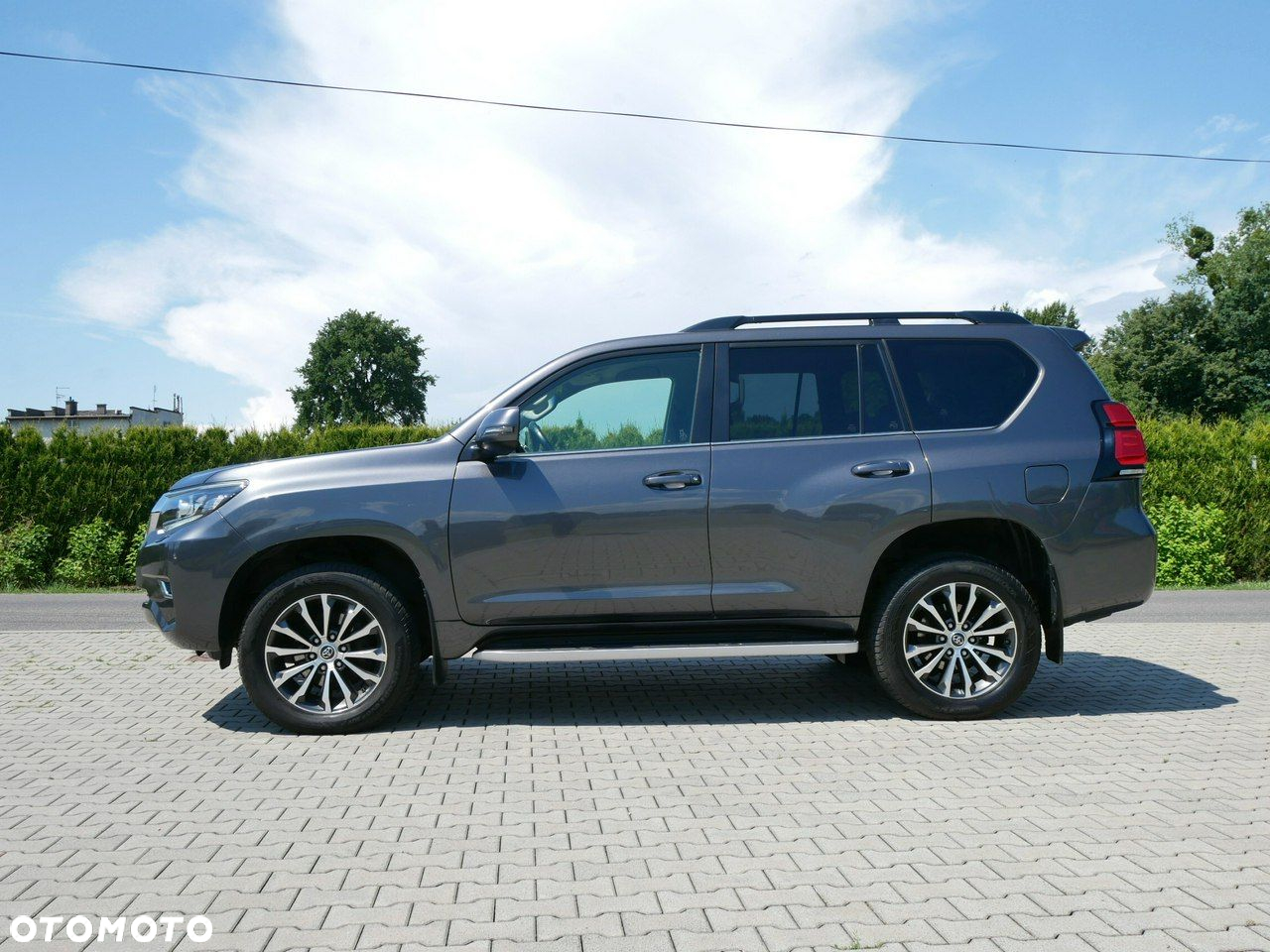 Toyota Land Cruiser - 2