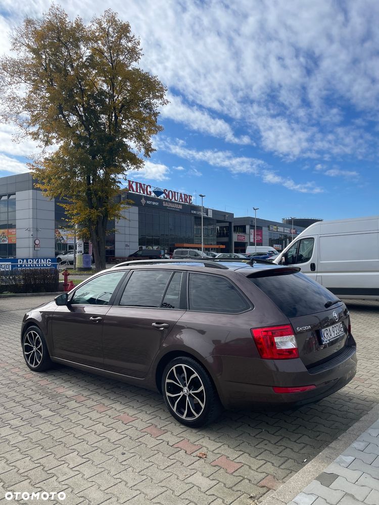 Skoda Octavia ver-2-0-tdi-elegance-dsg - 3