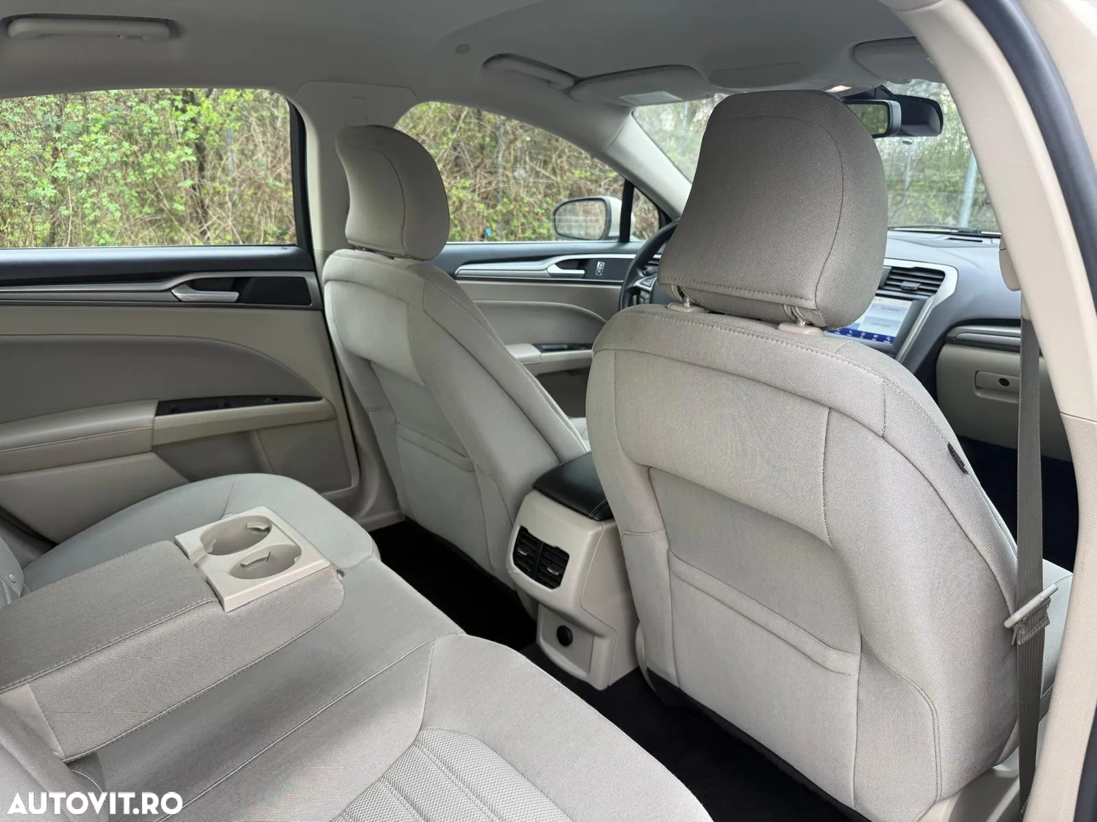 Ford Mondeo 2.0 HEV Trend - 14