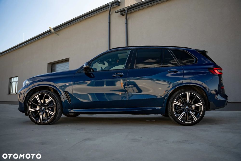 BMW X5 M50i - 1
