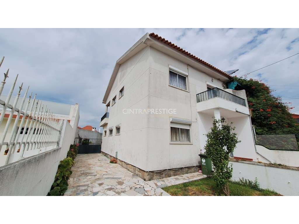 Moradia T4 com quintal e garagem em Algueirão - Grande imagem: 4/31