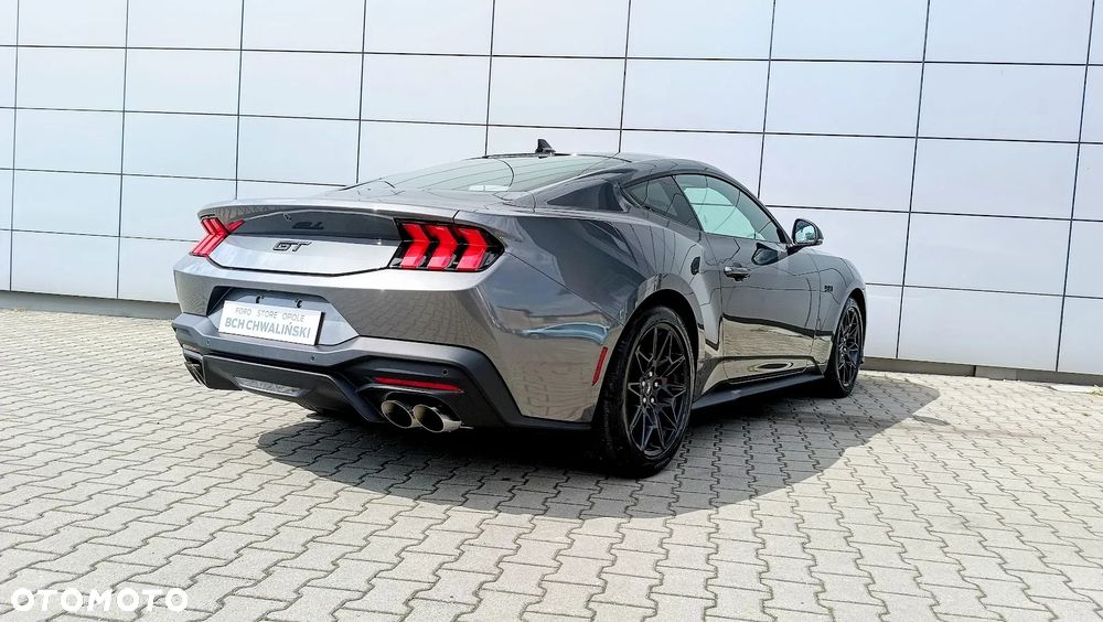 Ford Mustang - 25