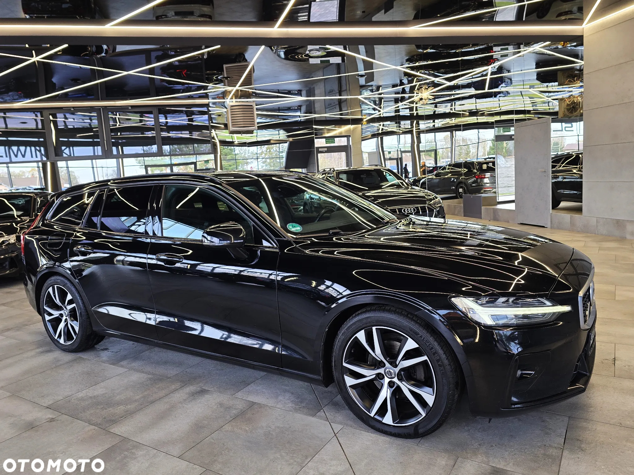 Volvo V60 D4 AWD Geartronic R-Design - 11