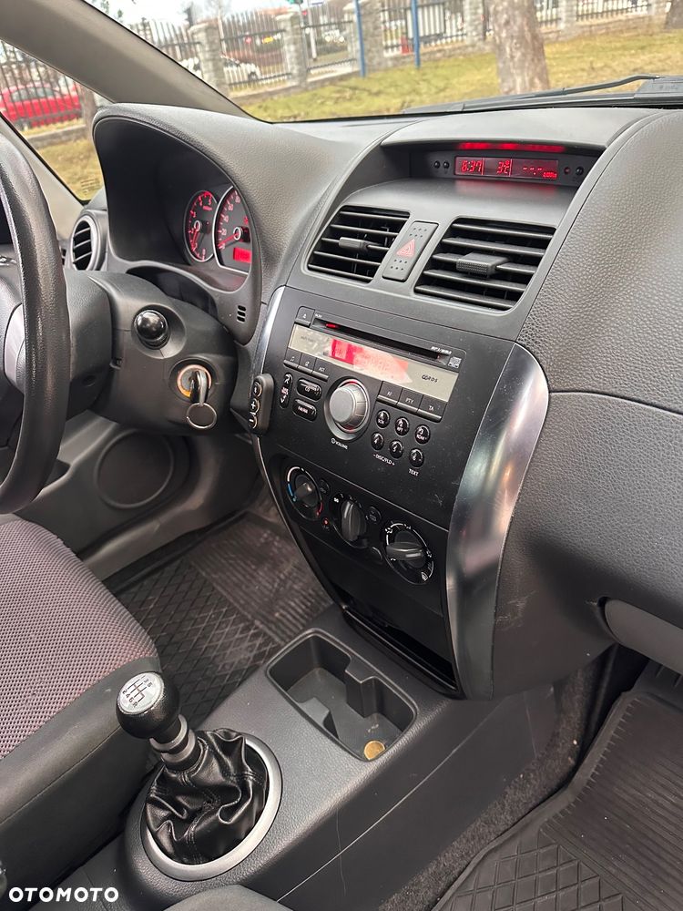 Suzuki SX4 - 25