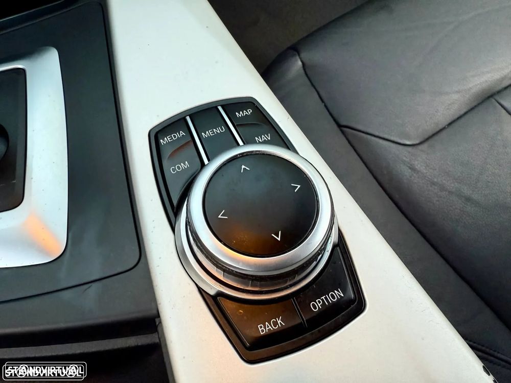 BMW 320 d Touring Ultimate Auto - 14