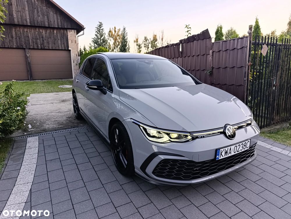 Volkswagen Golf - 1