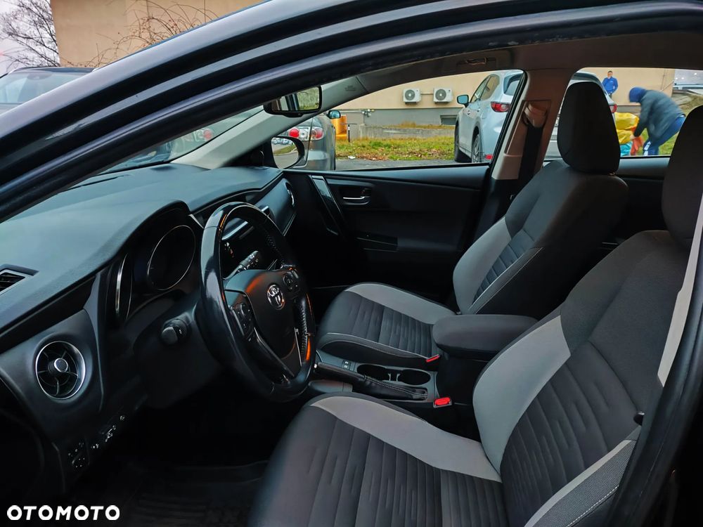 Toyota Auris Hybrid 135 Prestige - 22