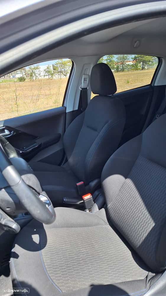 Peugeot 208 1.2 PureTech Signature - 3