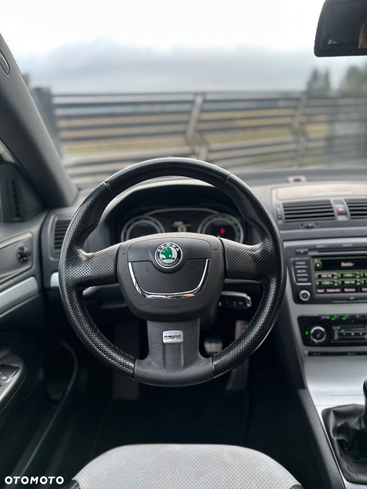 Skoda Octavia 2.0 TSI RS - 28