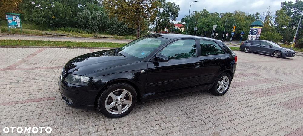 Audi A3 3-drzwiowe 2.0 FSI Ambition - 1