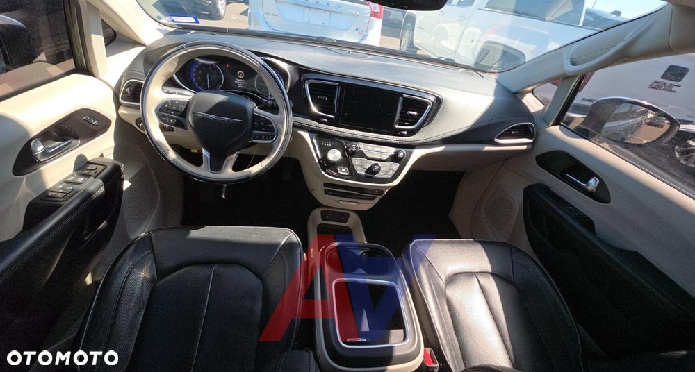 Chrysler Pacifica - 11