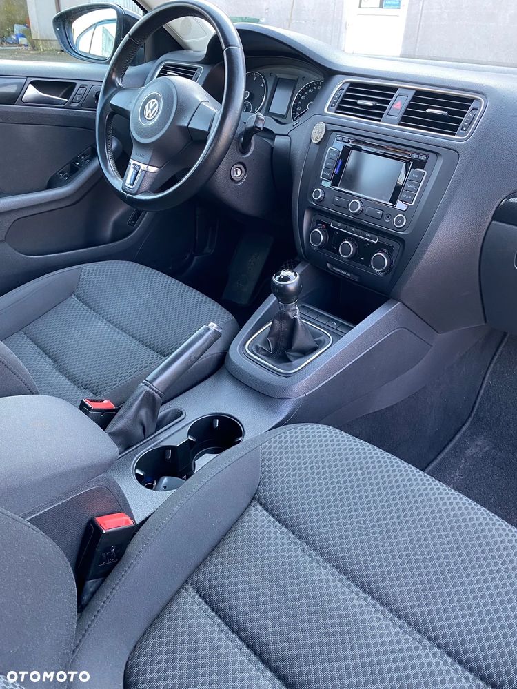 Volkswagen Jetta 1.6 TDI Comfortline - 18