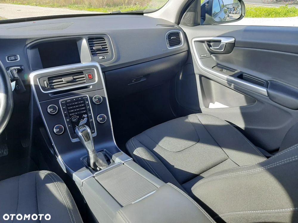 Volvo V60 D3 Momentum - 18