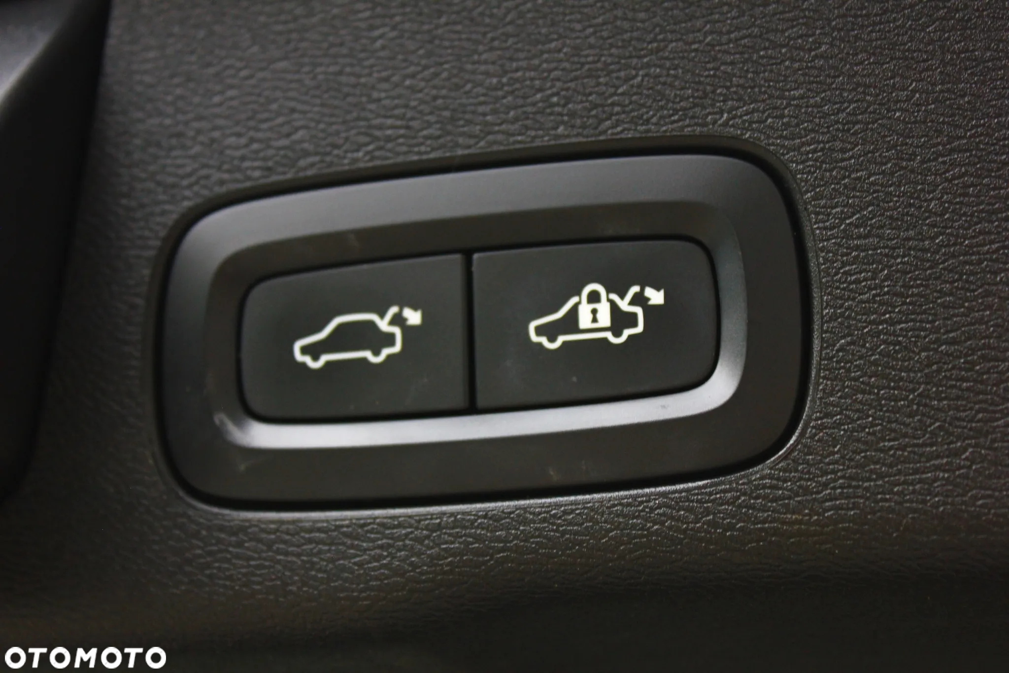 Volvo XC 60 T8 Twin Engine AWD Geartronic Momentum - 35