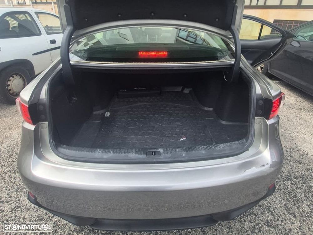 Lexus IS 300H Executive - 40