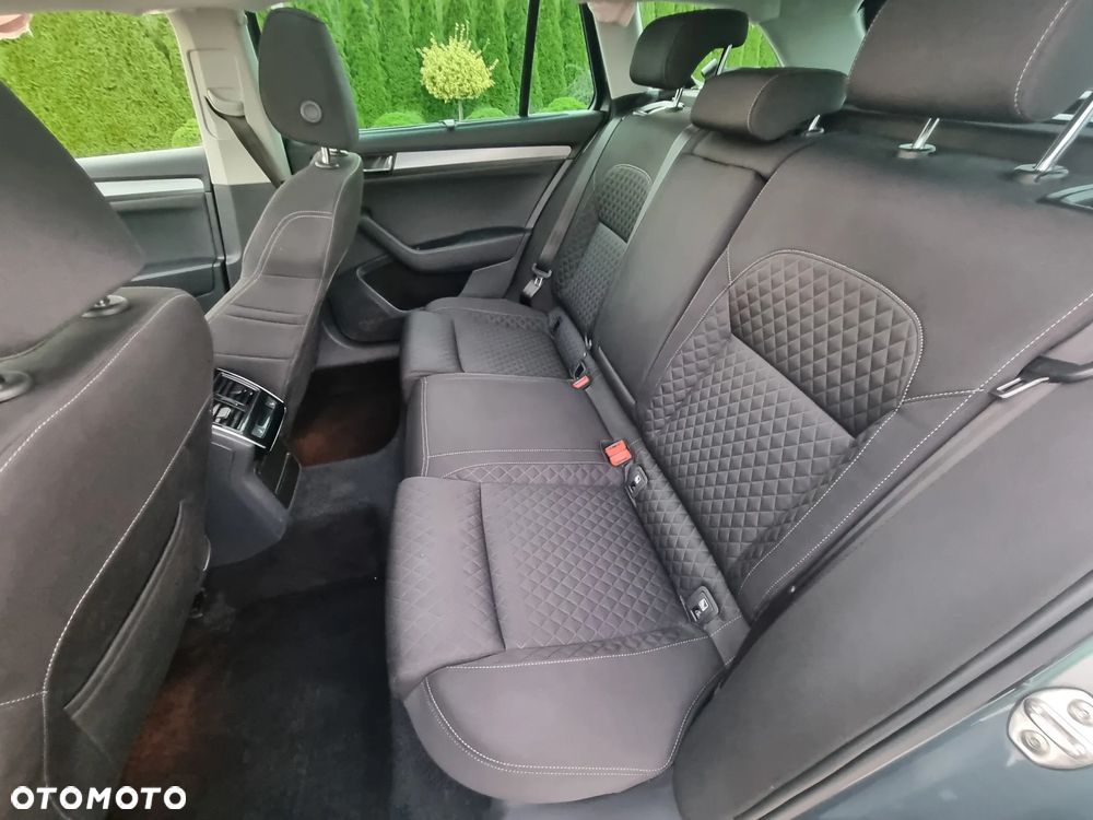 Skoda Superb Combi 2.0 TDI DSG Ambition - 11