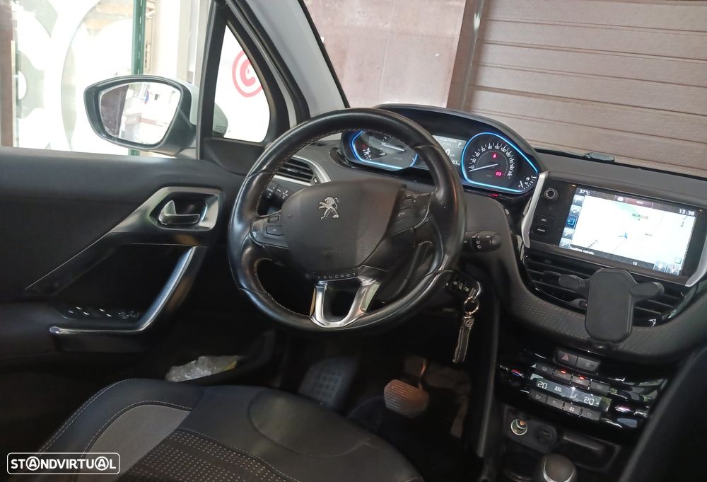 Peugeot 2008 1.2 PureTech Allure EAT6 - 19