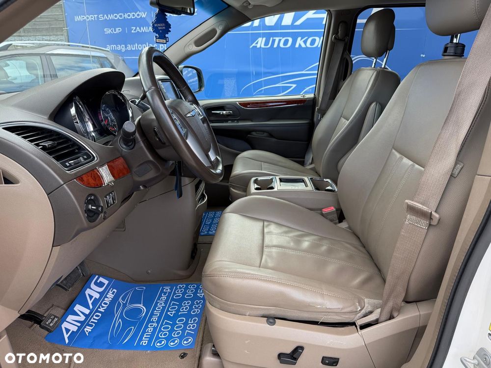 Chrysler Town & Country 3.6 Limited - 17