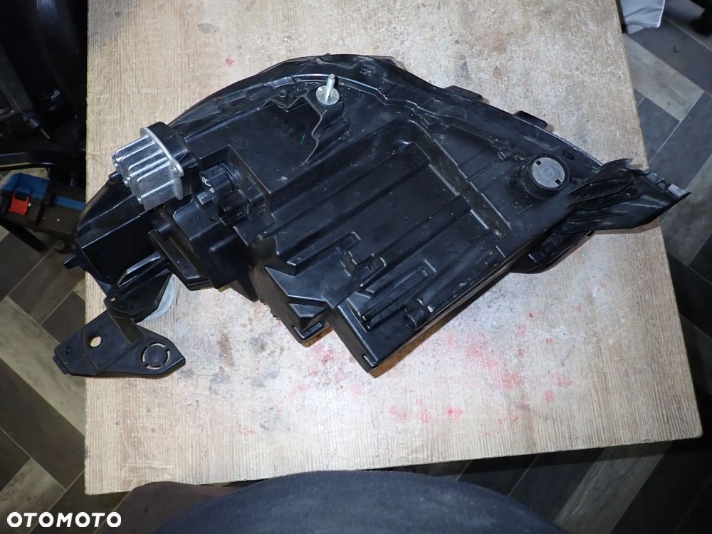 OPEL CORSA F LAMPA PRAWY PRZÓD 39162654 - 7