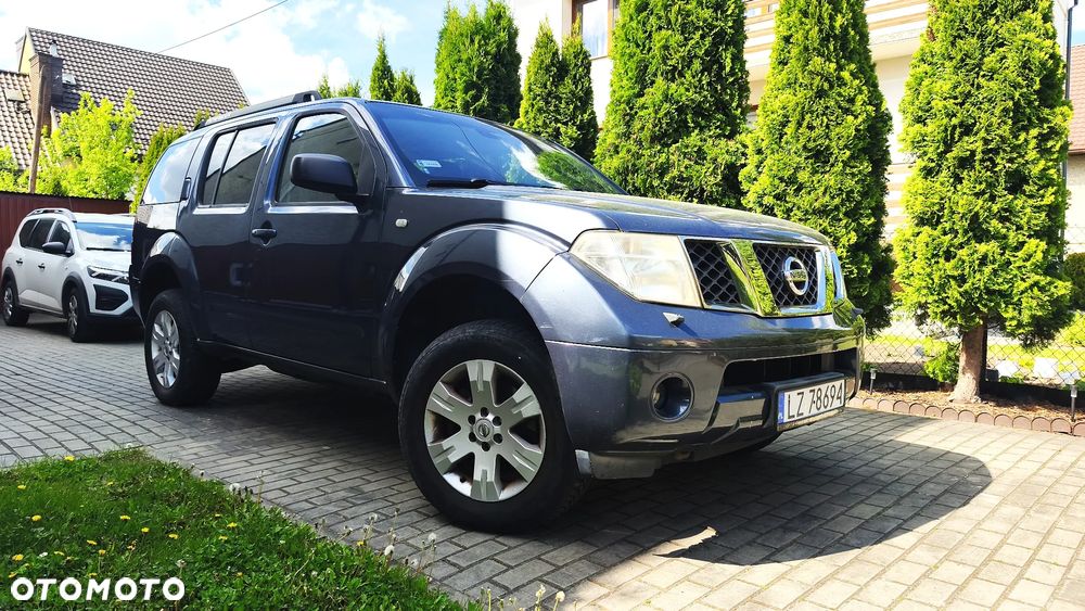 Nissan Pathfinder - 2