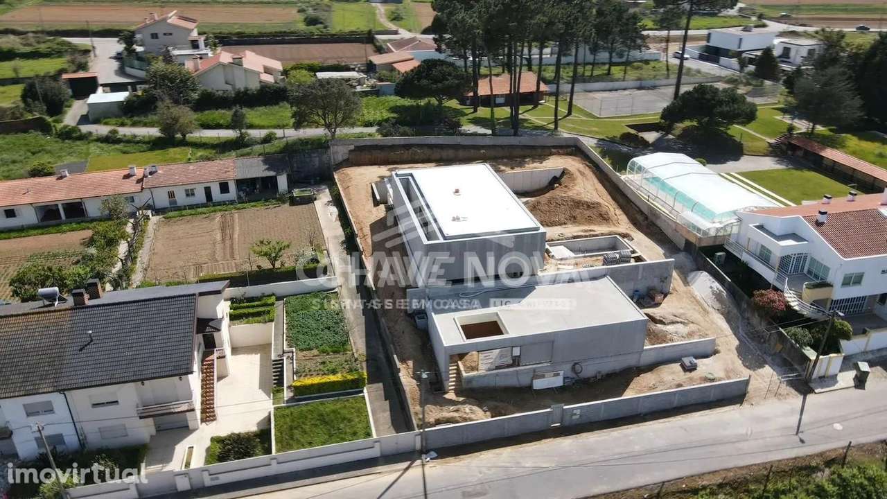 Moradia de Luxo V4 c/ Jardim e Piscina em Valadares - Grande imagem: 5/24
