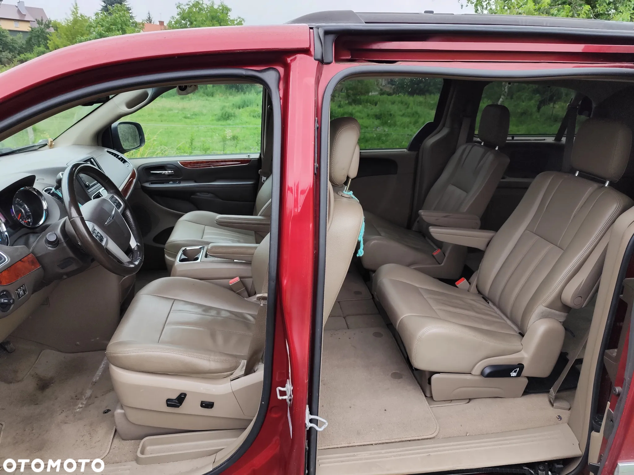 Chrysler Town & Country - 9