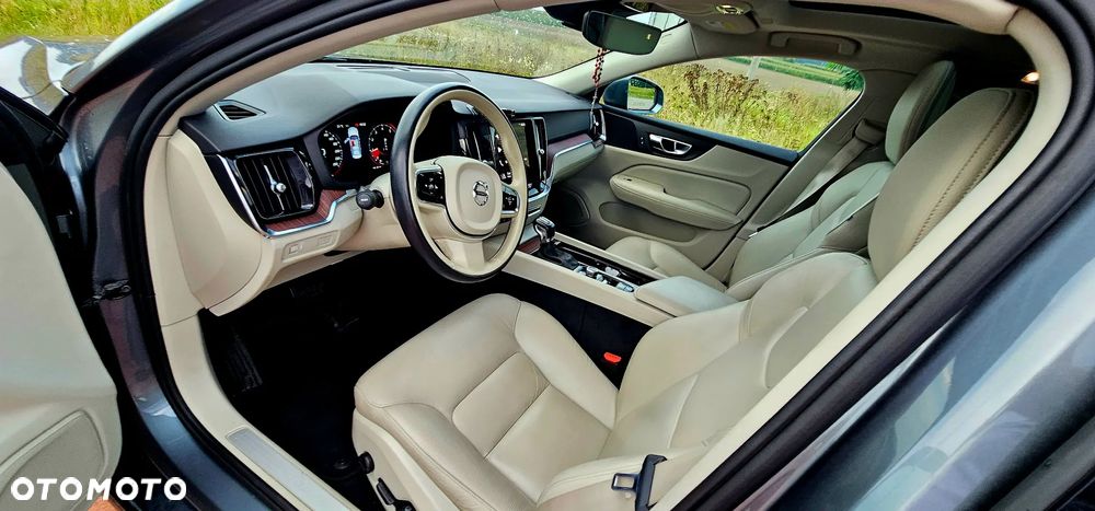 Volvo S60 T5 Momentum Pro - 14