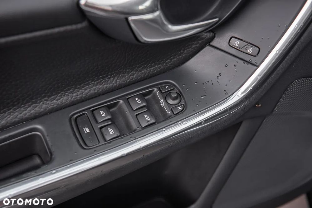 Volvo V60 T3 R-Design Summum - 16