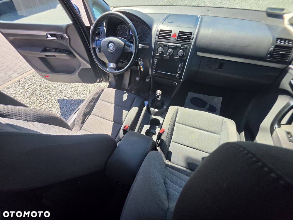 Volkswagen Touran - 8