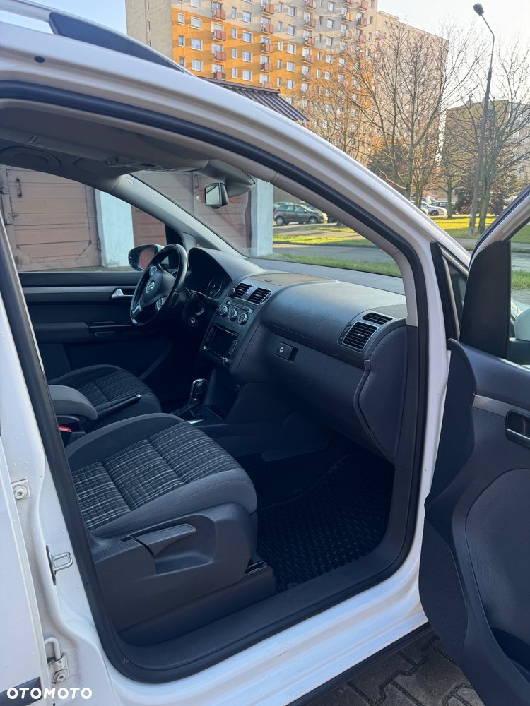 Volkswagen Touran - 17