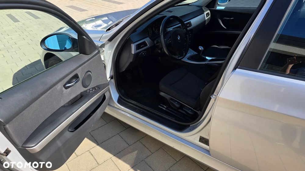 BMW Seria 3 320d - 28