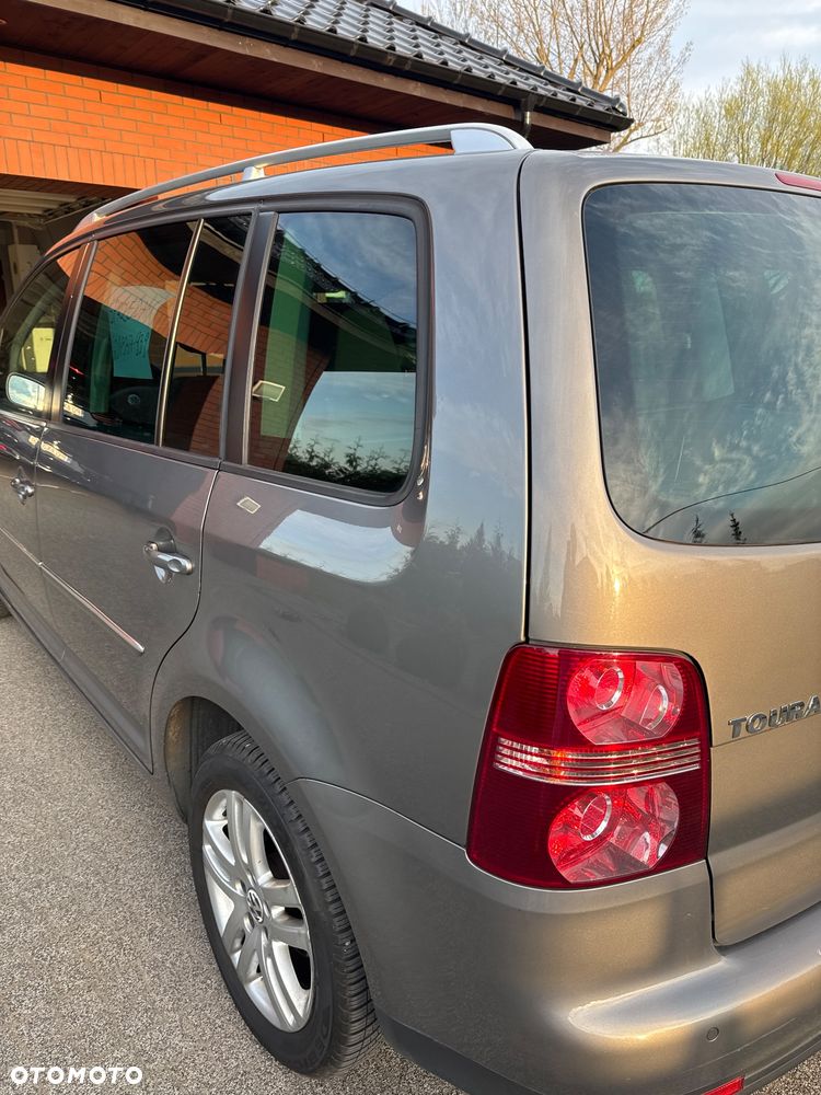 Volkswagen Touran 2.0 TDI Highline DSG - 7