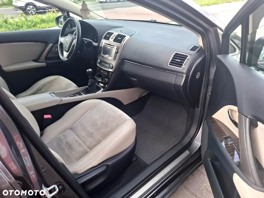 Toyota Avensis 1.8 Premium - 12