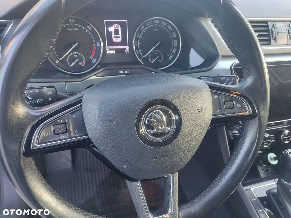Skoda Superb 2.0 TDI SCR Ambition DSG - 9