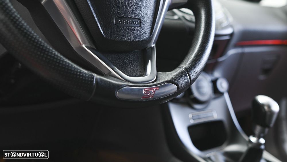 Ford Fiesta 1.6 EcoBoost ST - 40
