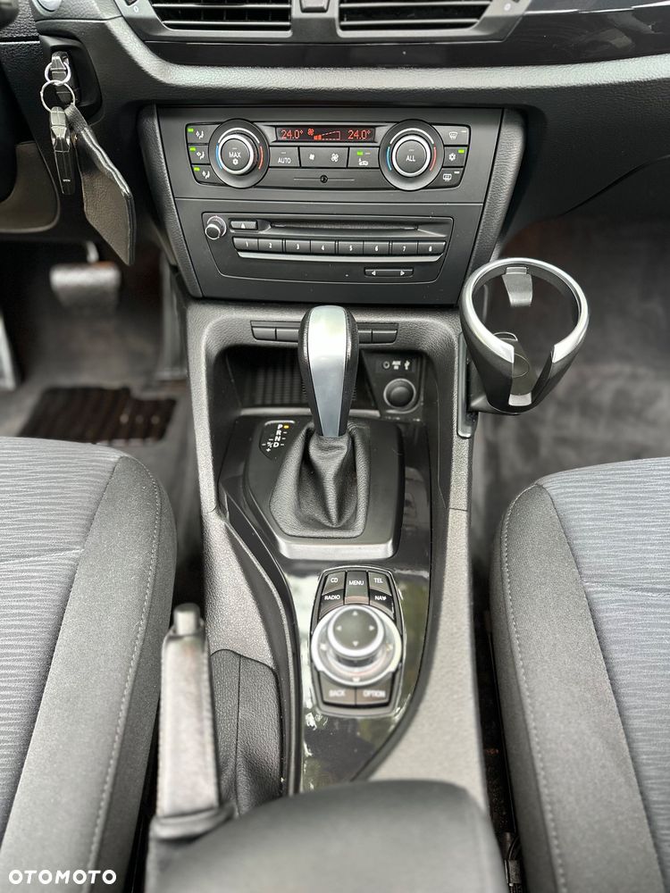 BMW X1 sDrive18i Sport Line - 24