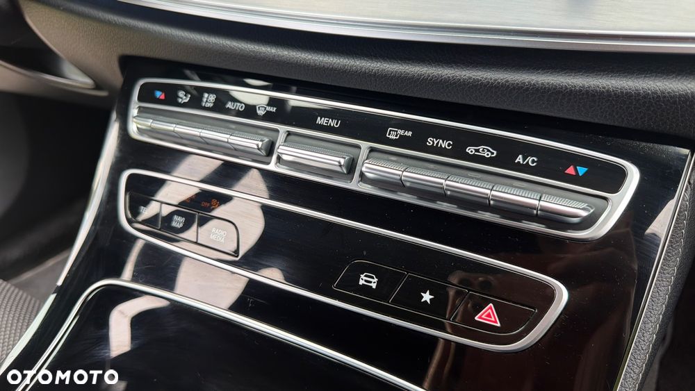 Mercedes-Benz Klasa E 220 d 9G-TRONIC - 22