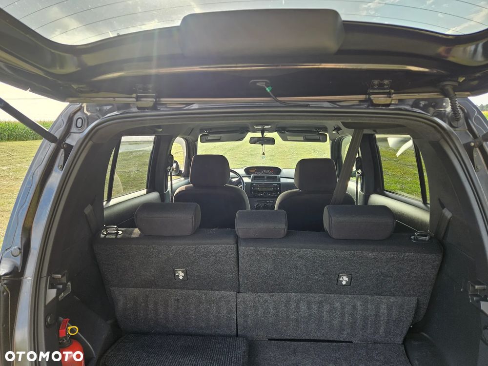 Daihatsu Materia - 12