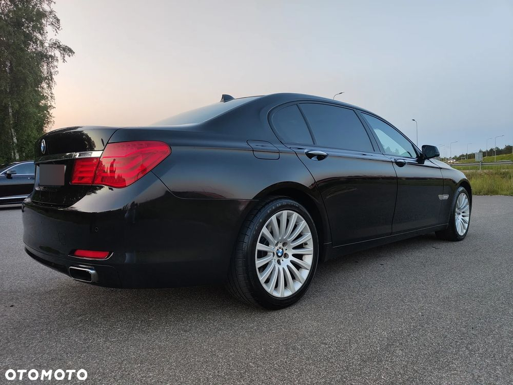 BMW Seria 7 750i L xDrive - 13