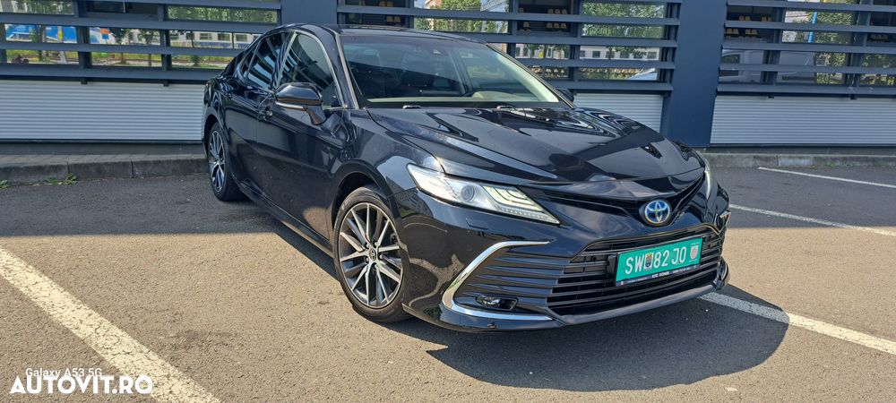 Toyota Camry Luxury - 4