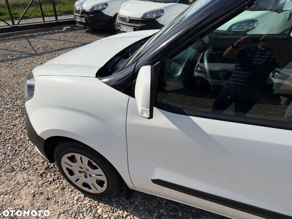 Fiat DOBLO VAN VAT-1 Homologacja cięż. DMC: 2145kg Ładowność 706kg MOCNY SILNIK 1.6 MultiJet, 105KM Emisja Euro-6, Skrzynia biegów 6-cio stopniowa! ORYGINALNA ZABUDOWA PAKI, BOCZNE DRZWI PRZESUWNE, RADIO FABRYCZNE, Hak 1300kg, PODGRZEWANE FOTELE Z REG. I PODŁOKIETNIKIEM, BAGAŻNIK DACHOWY ORYGINALNY FIAT, PARKTRONIKI, ALARM.. - 5