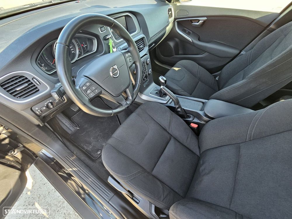 Volvo V40 Cross Country 2.0 D2 Momentum - 19